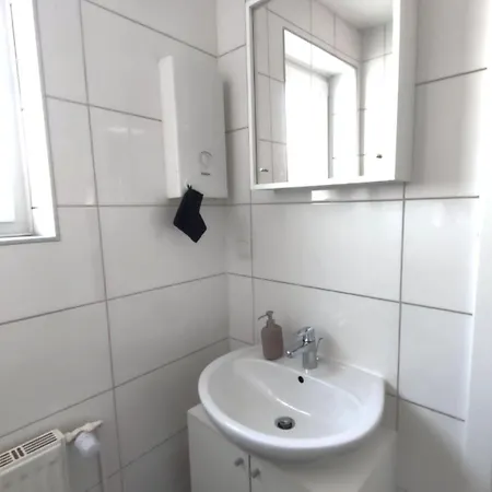 Gemuetliche 1 - Mit Kueche Und Bad Zur Eigennutzung -schuster Homes-